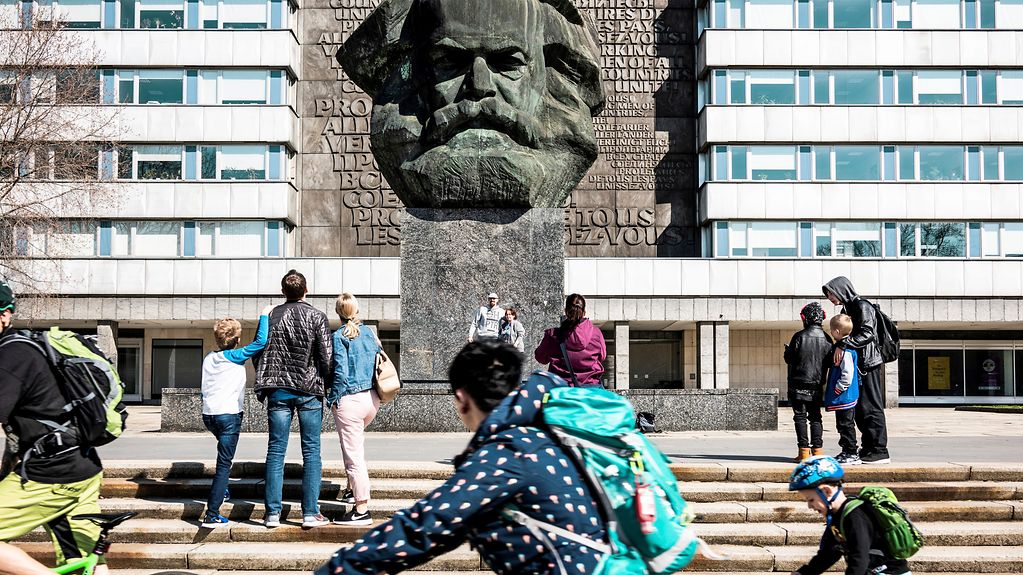 Blick auf das Karl Marx Denkmal in Chemnitz