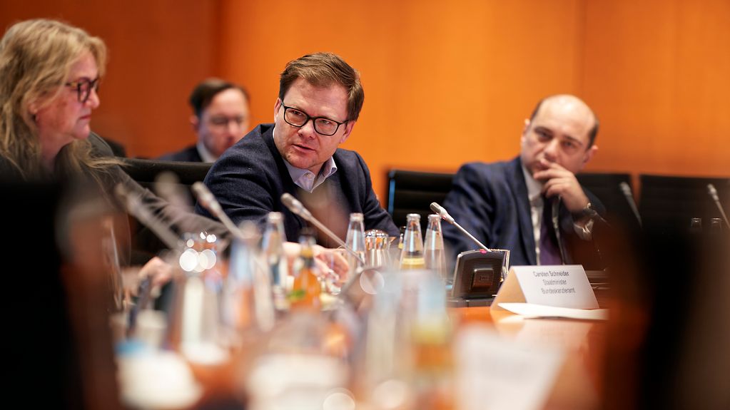 Staatsminister Carsten Schneider bei der Jurysitzung zum Zukunftszentrum